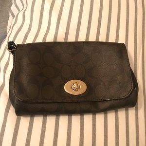 2 HOUR SALE!! Coach signature crossbody